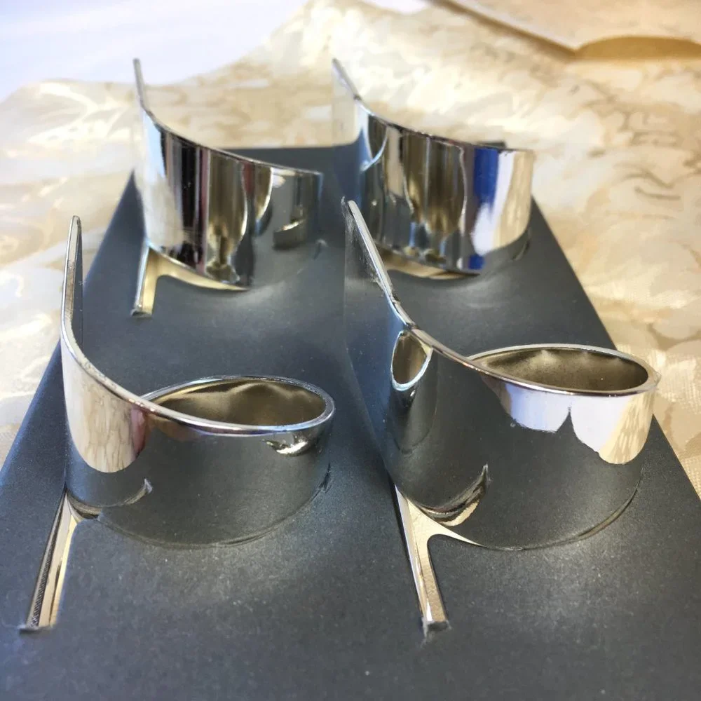* Wedgewood Silver Abstract Contempory Napkin Rings Set of 4 NWT
